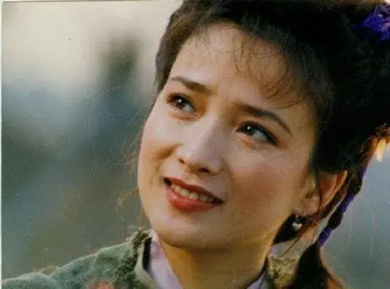 在这期间，她也结识了后来与她相恋长达5年之久的演员刘威。